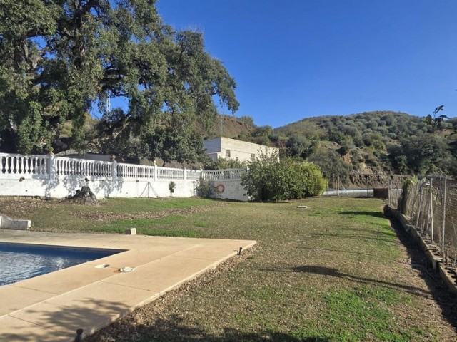 8 Bedrooms Villa in Mijas