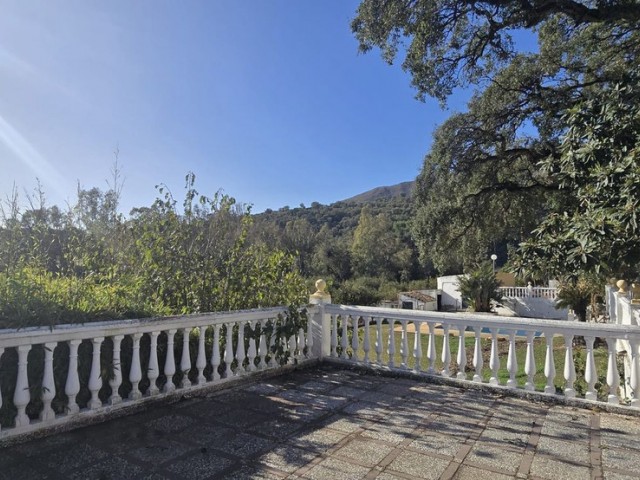 8 Bedrooms Villa in Mijas