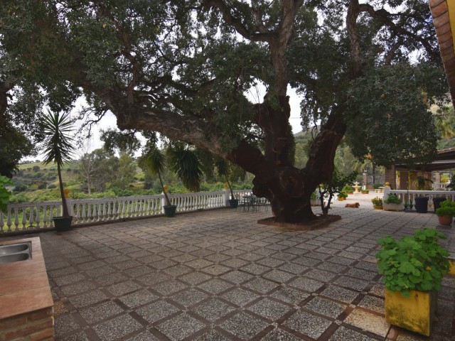 8 Bedrooms Villa in Mijas