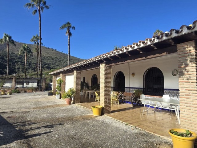 8 Bedrooms Villa in Mijas