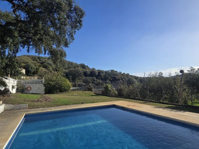 8 Bedrooms Villa in Mijas