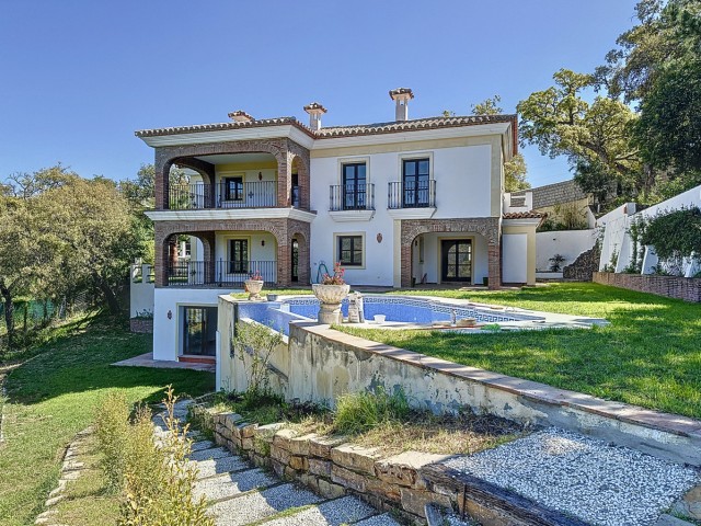 5 Bedrooms Villa in Casares