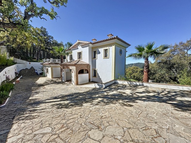 5 Bedrooms Villa in Casares