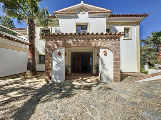 5 Bedrooms Villa in Casares