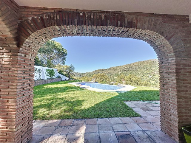 5 Bedrooms Villa in Casares