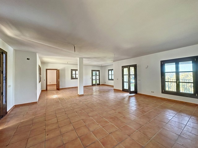 5 Bedrooms Villa in Casares