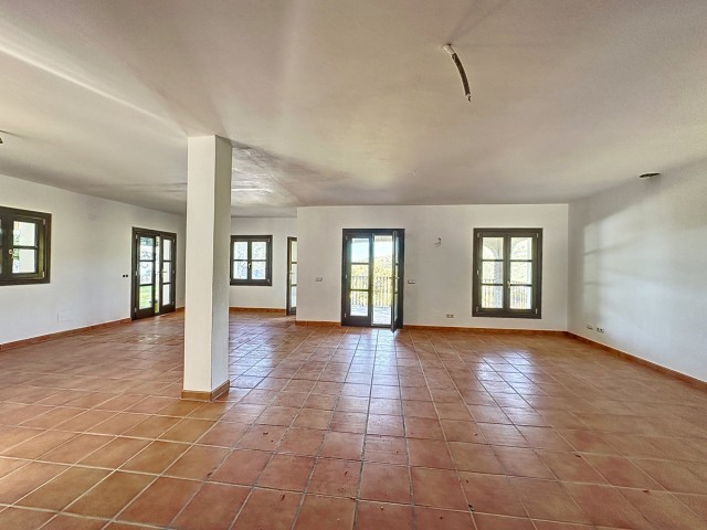 5 Bedrooms Villa in Casares