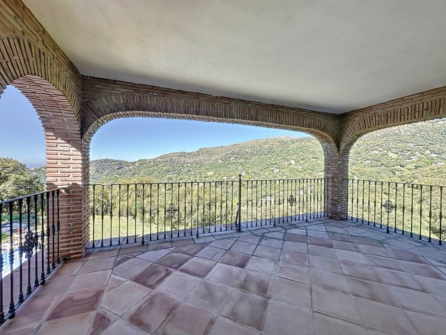 5 Bedrooms Villa in Casares