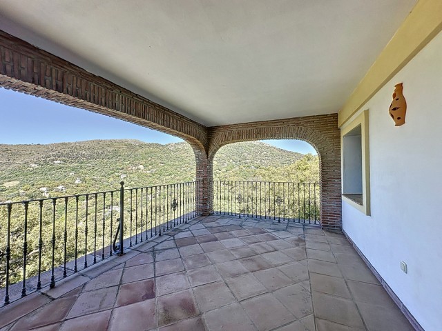 5 Bedrooms Villa in Casares