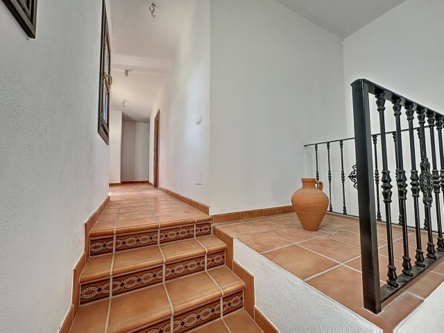 5 Bedrooms Villa in Casares