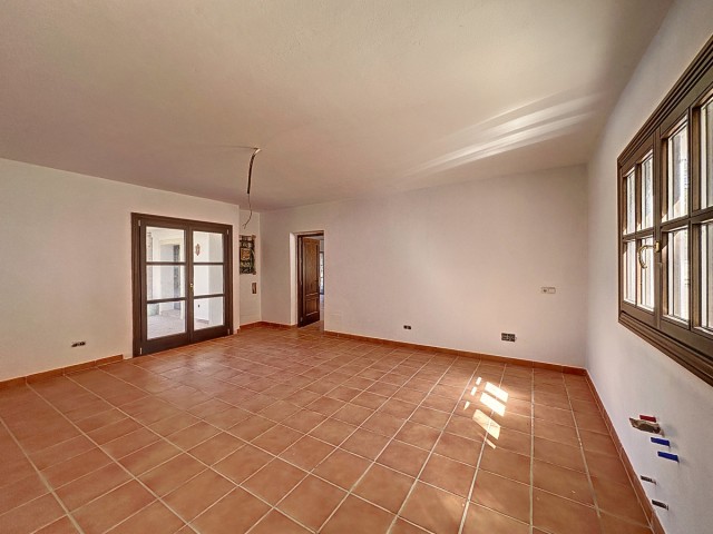 5 Bedrooms Villa in Casares