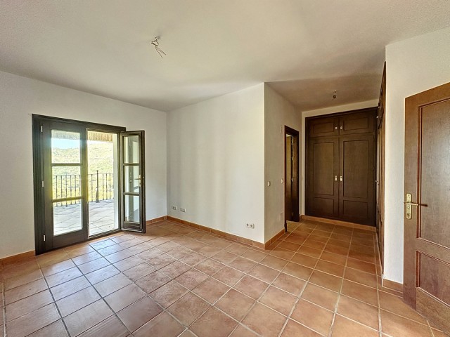 5 Bedrooms Villa in Casares