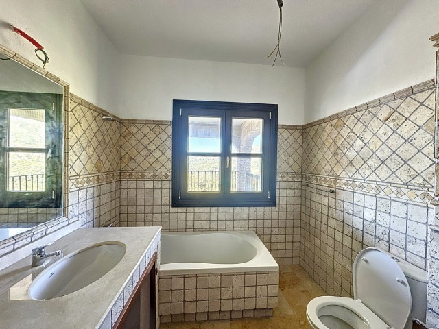 5 Bedrooms Villa in Casares