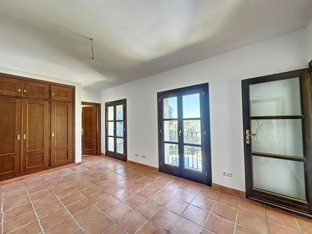 5 Bedrooms Villa in Casares