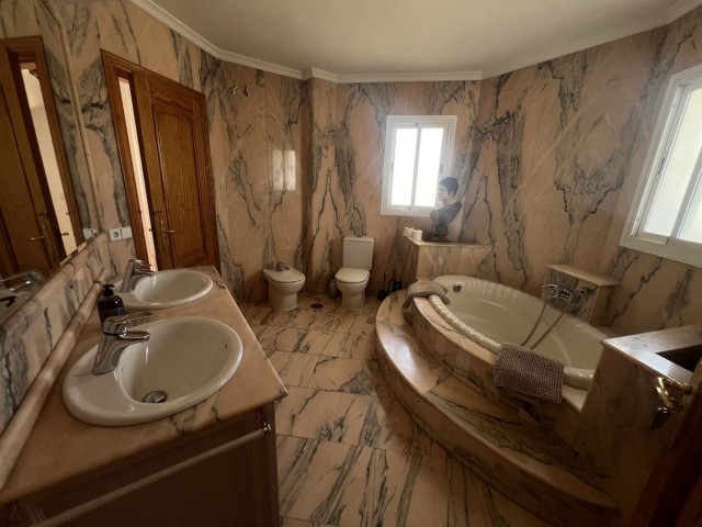 5 Bedrooms Villa in San Pedro de Alcántara