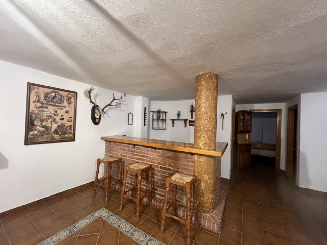 Villa avec 5 Chambres  à San Pedro de Alcántara