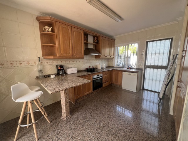 Villa con 5 Dormitorios  en San Pedro de Alcántara