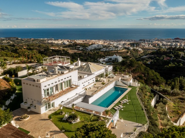 7 Soveroms Villa i Estepona