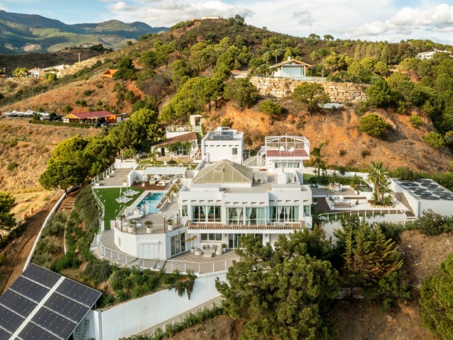 7 Soveroms Villa i Estepona