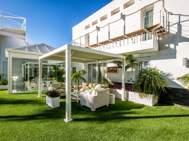 7 Soveroms Villa i Estepona