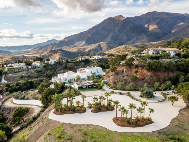 7 Soveroms Villa i Estepona