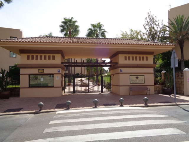 2 Bedrooms Apartment in Benahavís