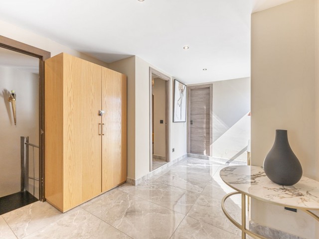 4 Bedrooms Apartment in Puerto Banús