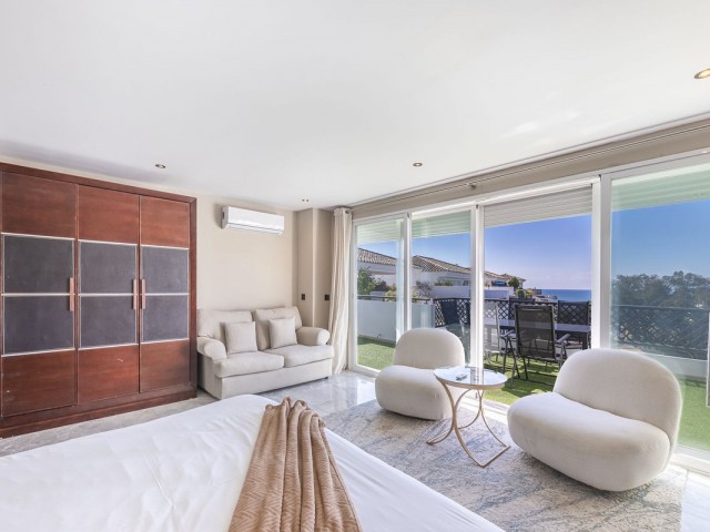 4 Bedrooms Apartment in Puerto Banús