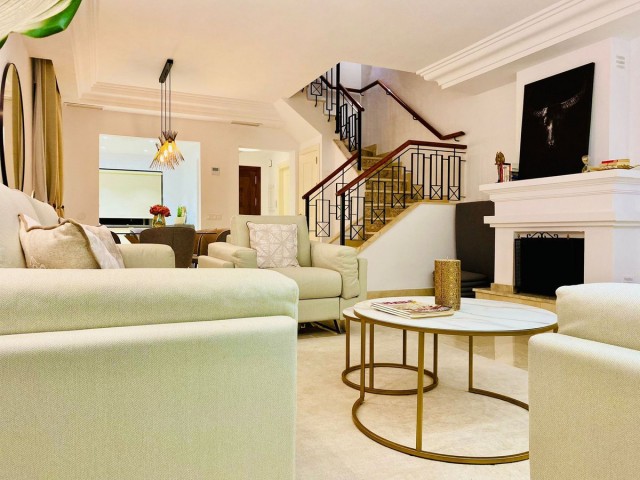 2 Slaapkamer Rijtjeshuis in Bahía de Marbella