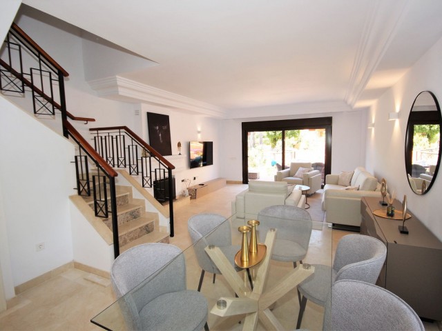 2 Slaapkamer Rijtjeshuis in Bahía de Marbella