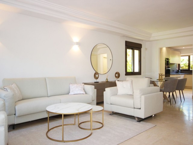 2 Slaapkamer Rijtjeshuis in Bahía de Marbella