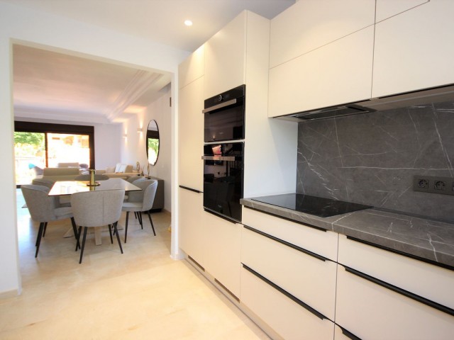 2 Slaapkamer Rijtjeshuis in Bahía de Marbella