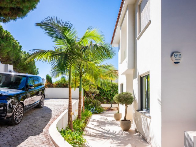 Villa con 6 Dormitorios  en Artola