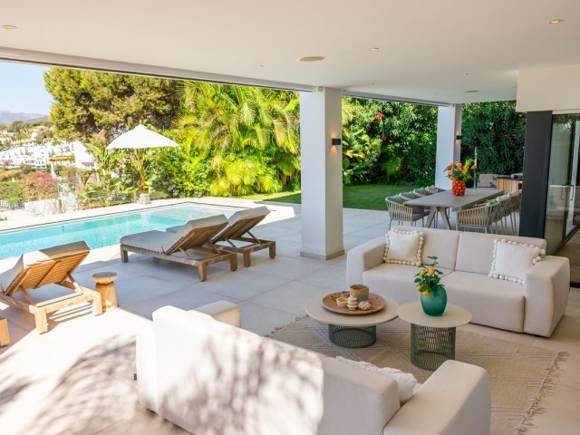 Villa con 6 Dormitorios  en Artola