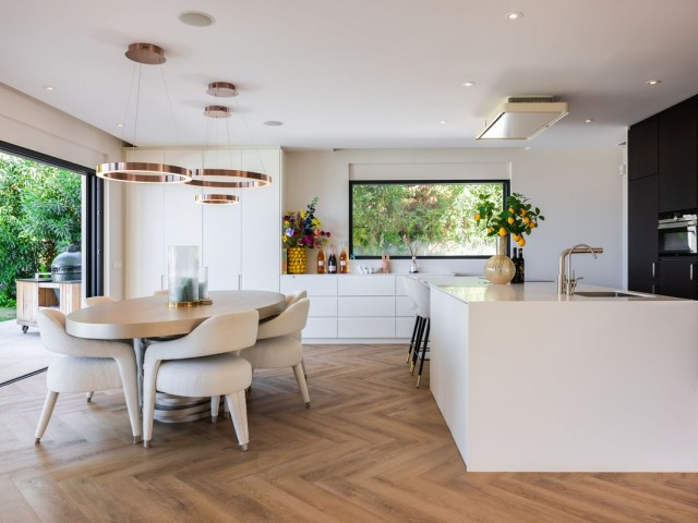 Villa con 6 Dormitorios  en Artola