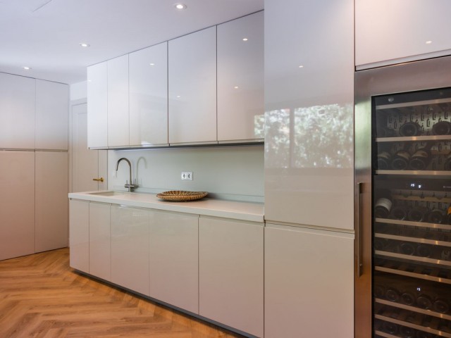 Villa con 6 Dormitorios  en Artola