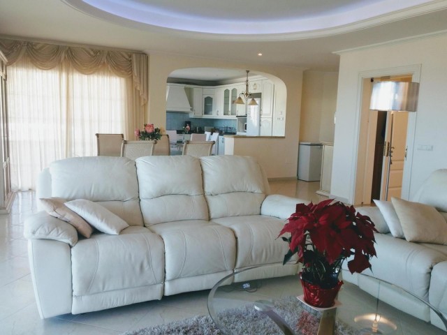 10 Bedrooms Villa in Mijas