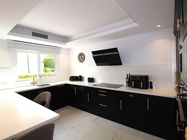 Appartement avec 4 Chambres  à San Pedro de Alcántara