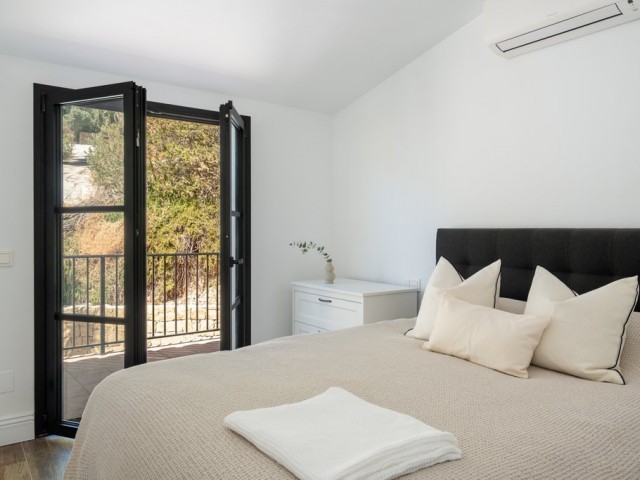 5 Bedrooms Villa in Casares