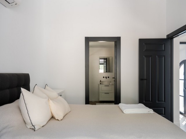 5 Bedrooms Villa in Casares