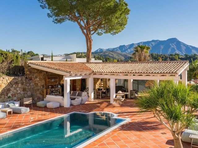 Villa con 4 Dormitorios  en El Madroñal