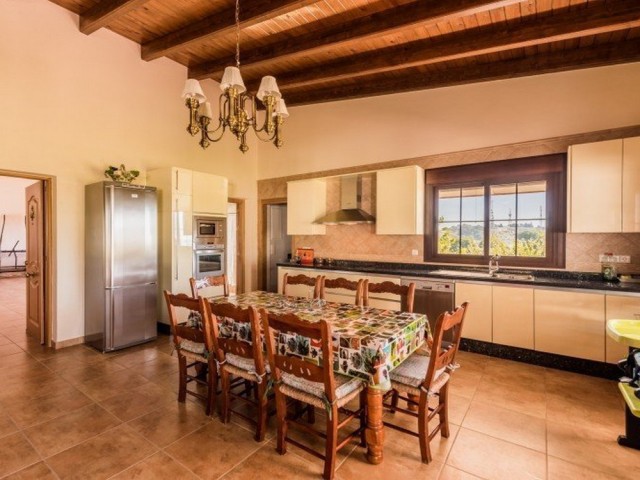 Villa avec 3 Chambres  à Estepona