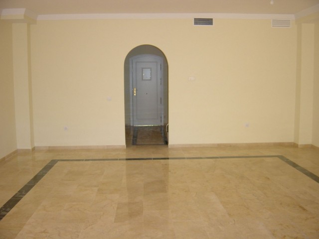 Maison mitoyenne avec 4 Chambres  à Nagüeles