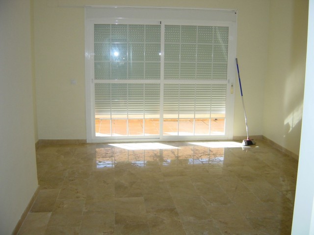 Maison mitoyenne avec 4 Chambres  à Nagüeles