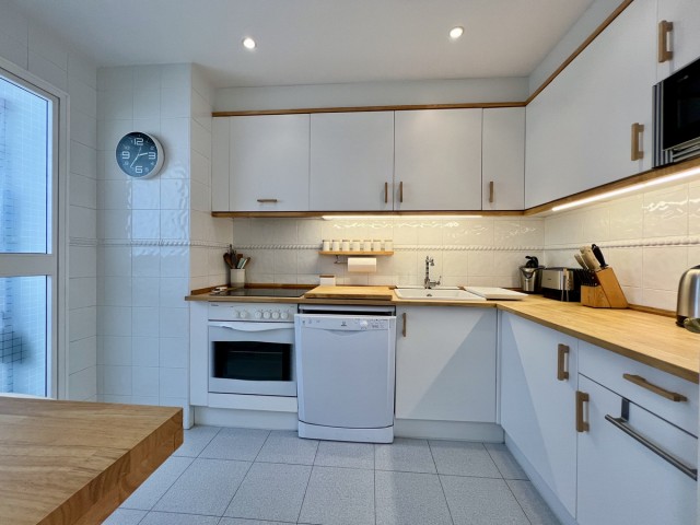 Appartement avec 3 Chambres  à Guadalmina Baja