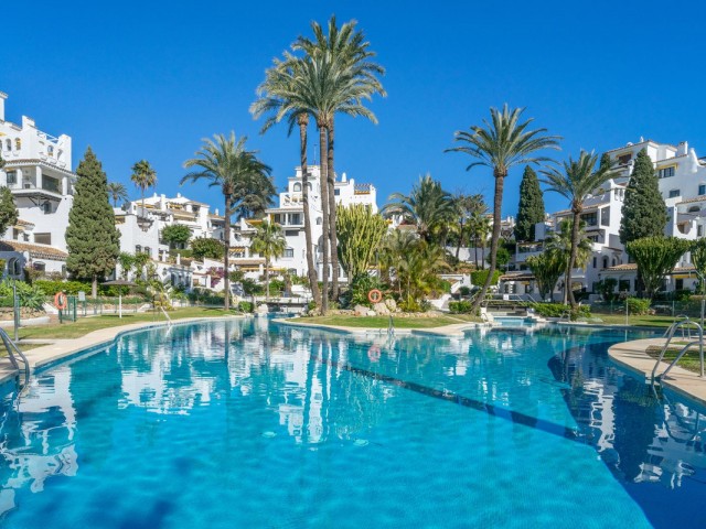 3 Bedrooms Apartment in Nueva Andalucía