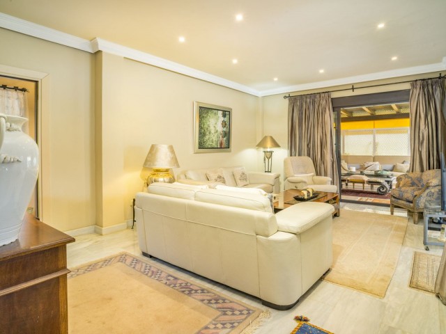 3 Bedrooms Apartment in Nueva Andalucía