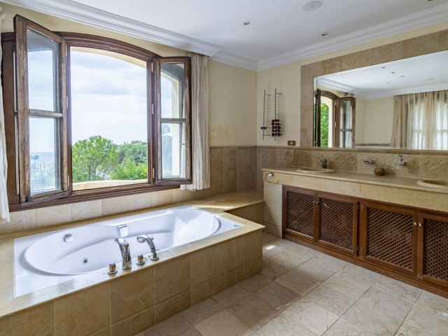 4 Bedrooms Villa in La Zagaleta