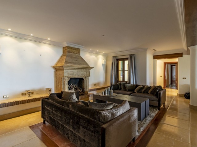 Villa con 4 Dormitorios  en La Zagaleta