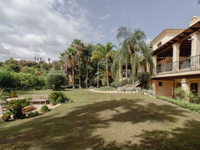 Villa con 4 Dormitorios  en La Zagaleta